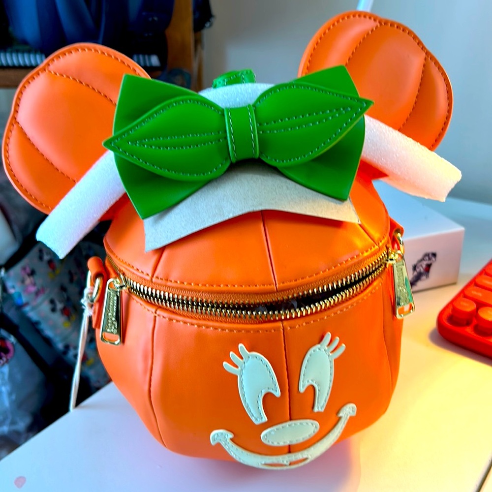 Loungefly Disney Glow in the Dark Minnie Pumpkin Crossbody BNWT